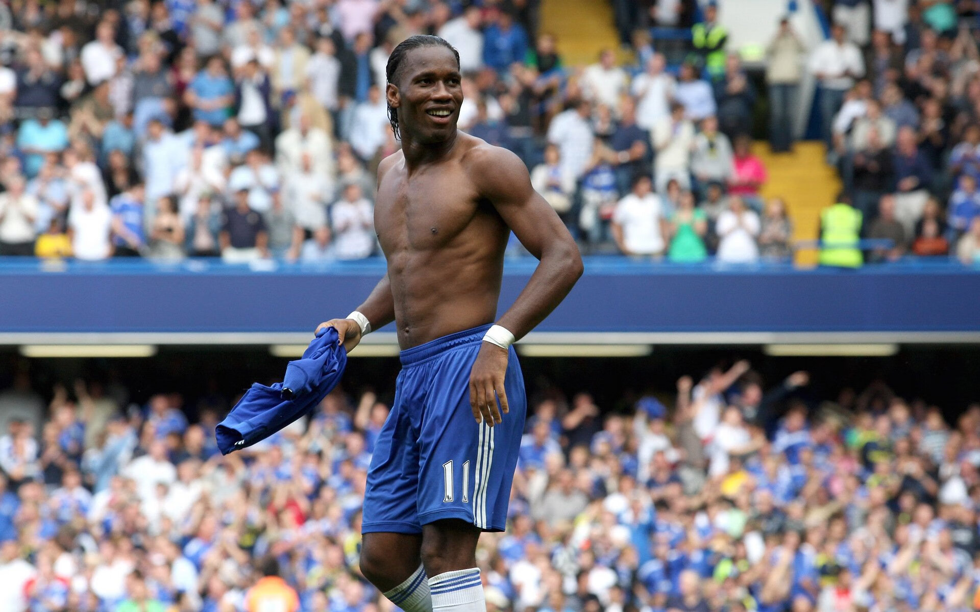 拳击比赛激烈开打 冠军宝座悬念丛生，拳击夺冠